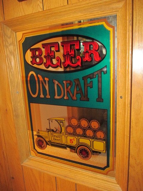 lot 14 image: Vintage BEER ON DRAFT Bar Mirror