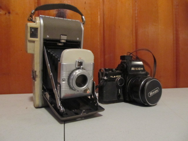 lot 22 image: 2 Vintage Film Cameras 