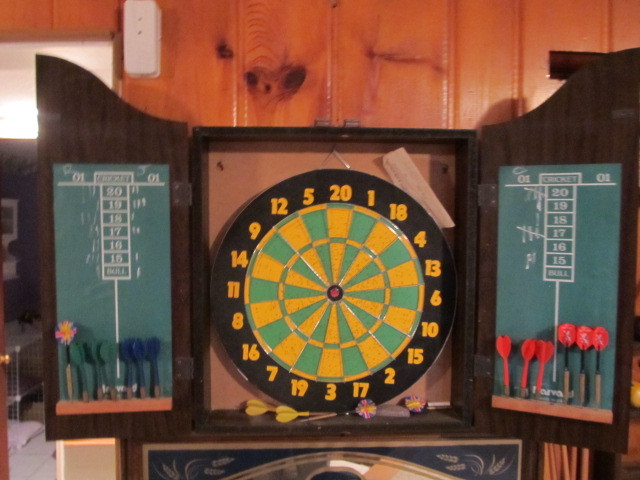 lot 29 image: Vintage Tavern Style Dartboard wMetal Tip Darts