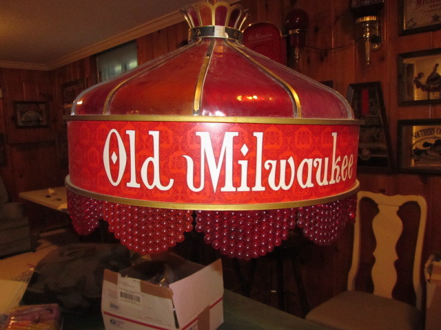 lot 30 image: Vintage OLD MILWAUKEE Beer Pool Table Hanging light