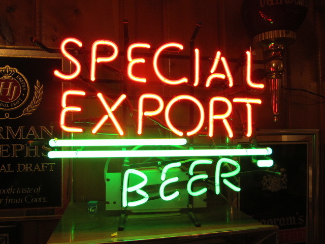 lot 33 image: Vintage SPECIAL EXPORT Neon Beer Sign
