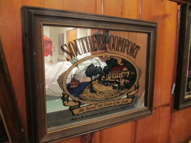 lot 42 image: Vintage SOUTHERN COMFORT Bar Mirror