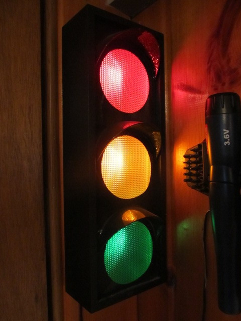 lot 49 image: Working Electric Stop Light