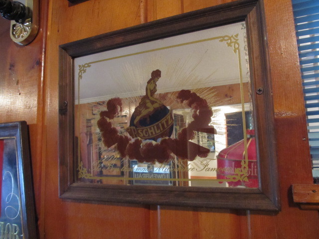 lot 74 image: Vintage SCHLITZ Beer Advertising Mirror
