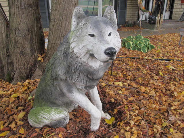 lot 91 image: LARGE Cement Wolf Statue