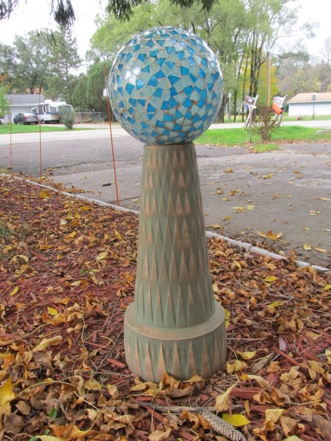 lot 93 image: Glass Ball w Stand Garden Statue