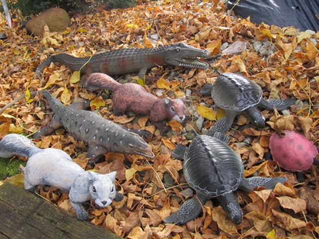 lot 97 image: Lot of Assorted Yard Animals