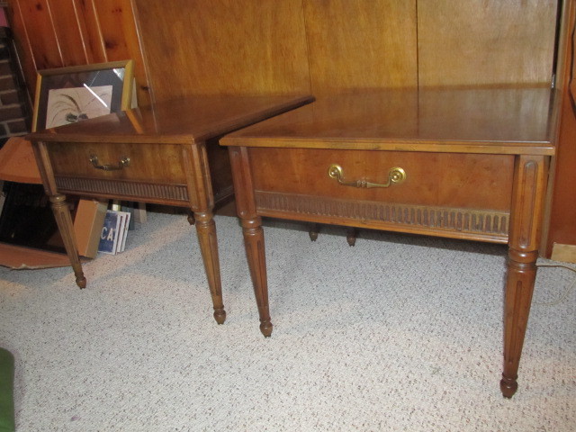 lot 117 image: NICE Matching Pair of Mid Century Heritage End Tables