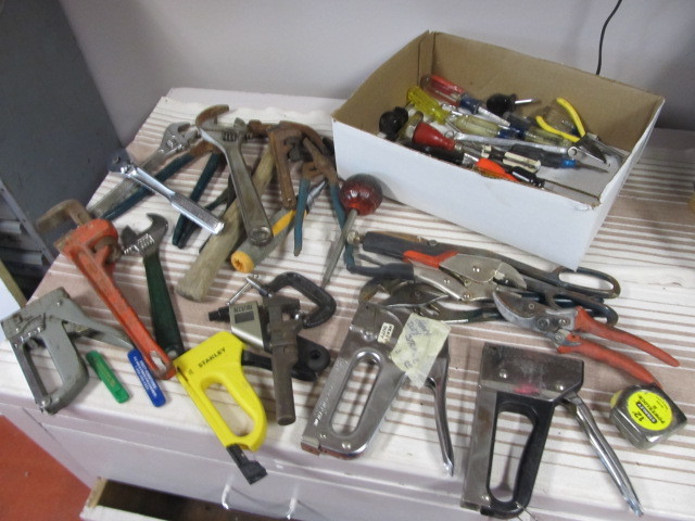 lot 121 image: Large Lot of Assorted Hand Tools