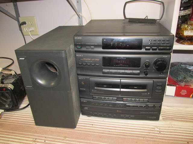 lot 127 image: CD PlayerStereo wBose Acoustimass System Speaker