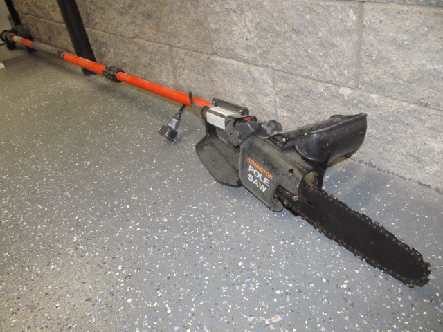 lot 130 image: Working Remington Pole Saw