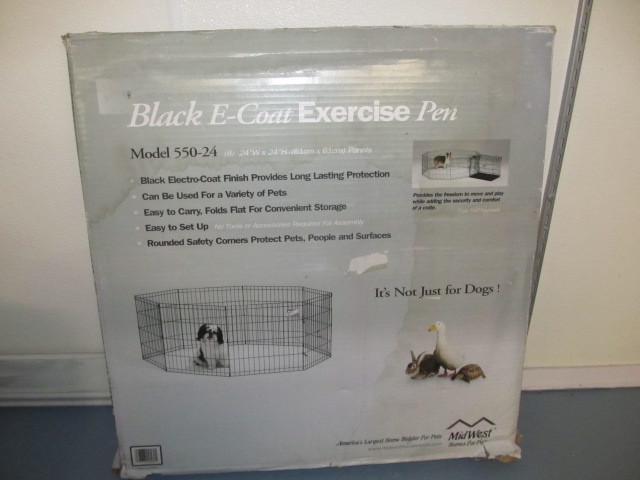 lot 133 image: Pet Exercise Pen