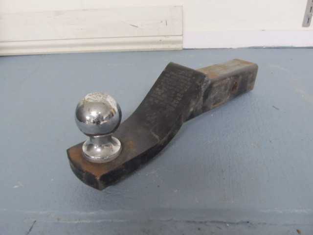 lot 140 image: Trailer Hitch