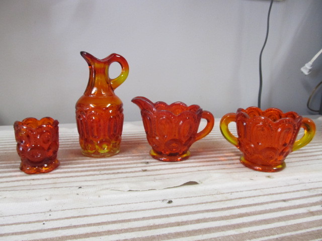 lot 144 image: Vintage RedOrange Thumbprint Glass Set