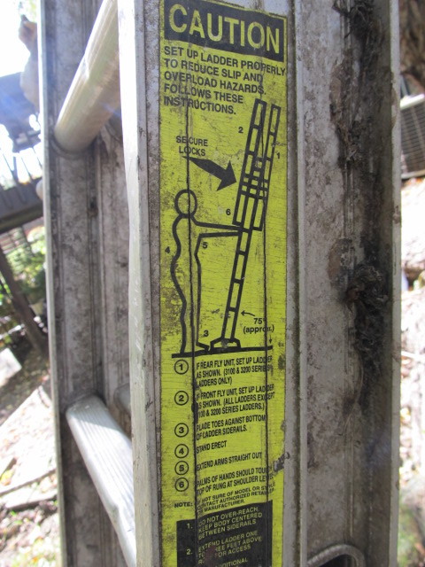 lot 146 image: 20 Aluminum Extension Ladder