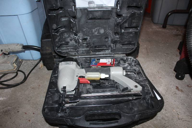 lot 320 image: Porter-Cable Air Finish Nailer w Manual, Case