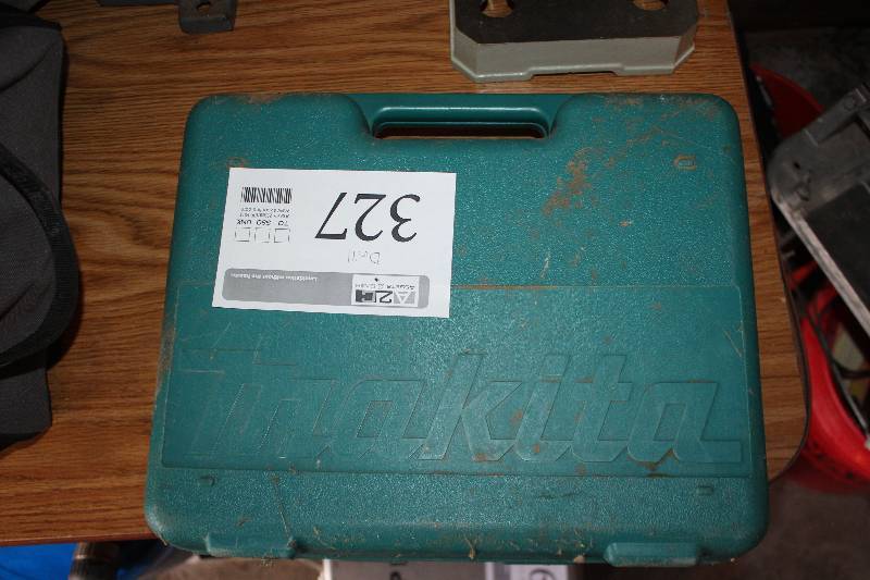 lot 327 image: Makita 9.6V Cordless Drill w Battery, Charger, Case