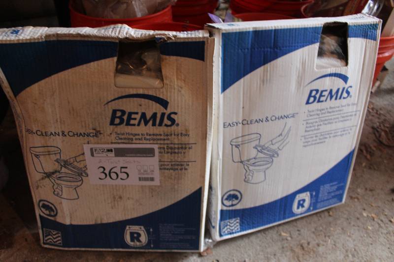lot 365 image: Lot of (2) Bemis Round 16.5in. Toilet Seats