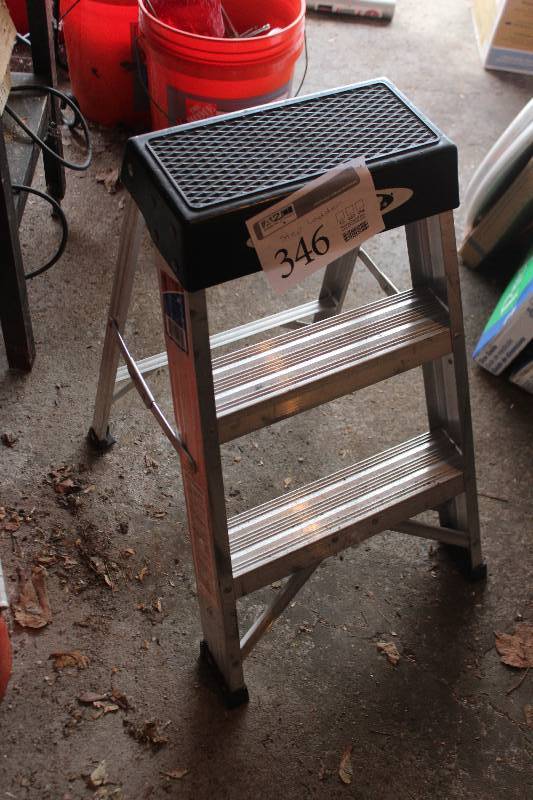 lot 346 image: 3-Step Aluminum Step Ladder