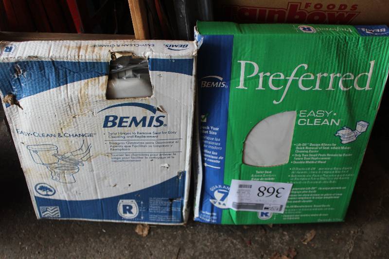 lot 368 image: Lot of (2) Bemis Round 16.5in. Toilet Seats