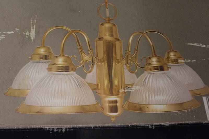 lot 390 image: Hampton Bay 5-Lamp Chandelier