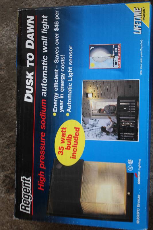 lot 396 image: Regent Dusk-to-Dawn High Pressure Sodium Automatic Wall Light