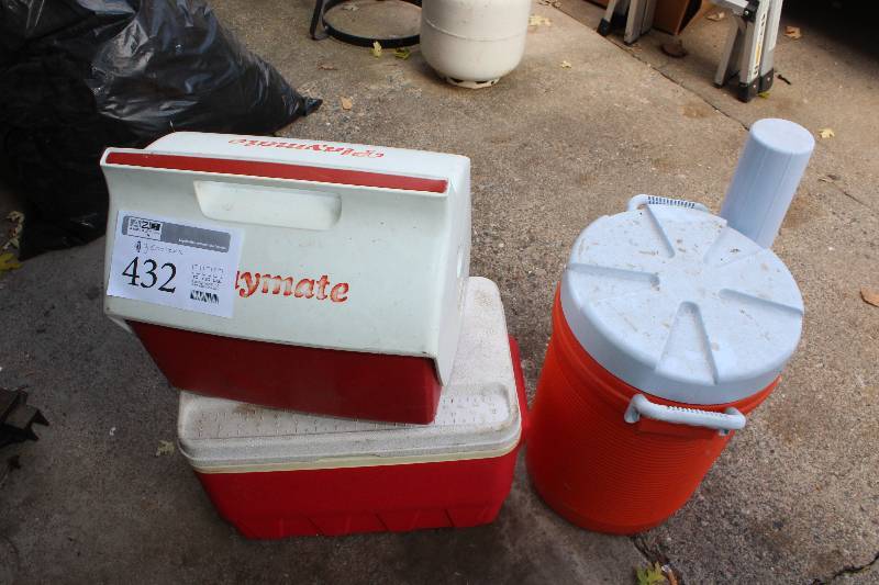 lot 432 image: Lot of (3) Igloo Coolers Includes Water Cooler, Personal, Chest