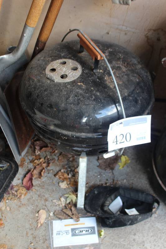 lot 420 image: Webber Kettle Charcoal Grill