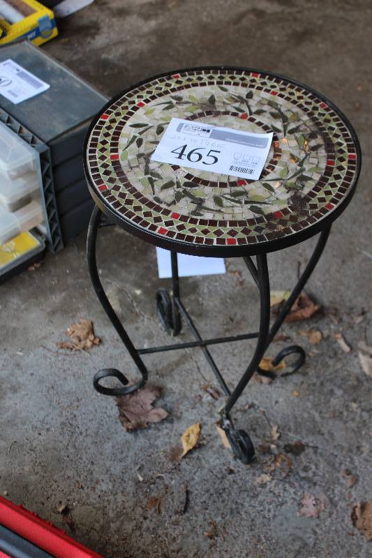 lot 465 image: Patio End Table