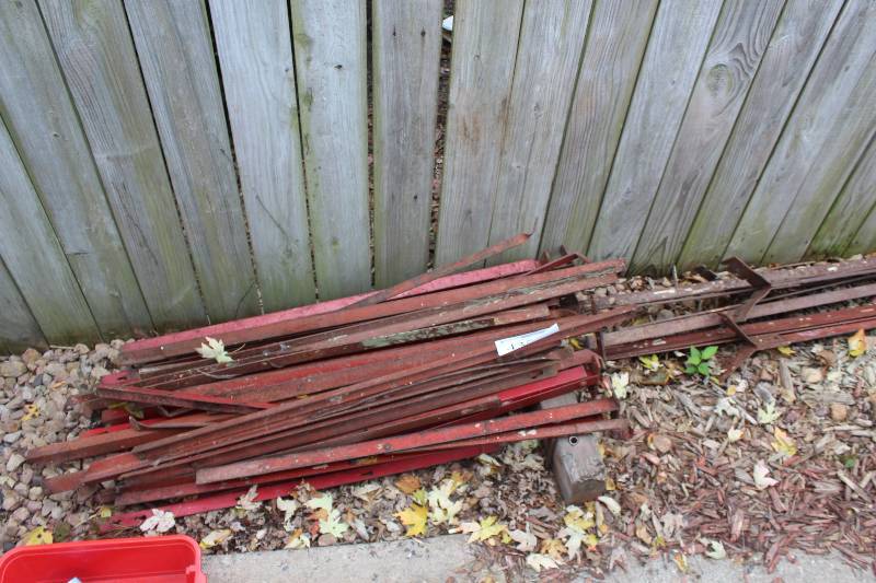 lot 435 image: Nail-on Scaffolding