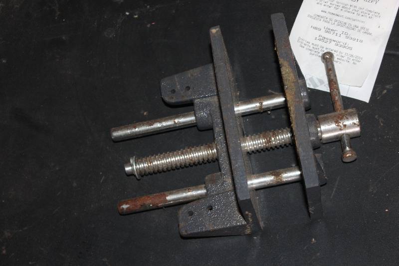 lot 488 image: Bench Vise