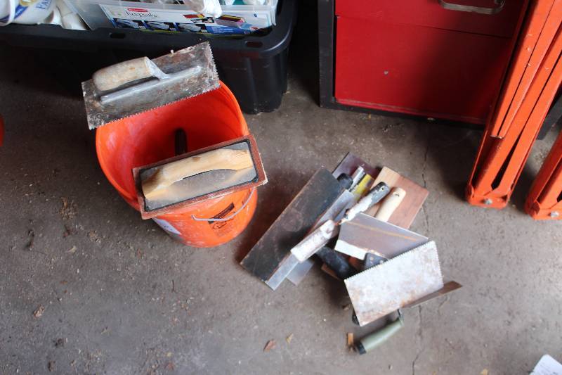 lot 507 image: Hand Trowels