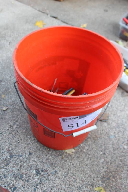 lot 514 image: Bucket Lot of Misc Tools