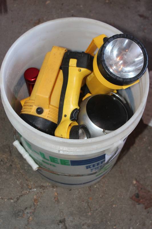 lot 532 image: Bucket Lot of Flash Lights