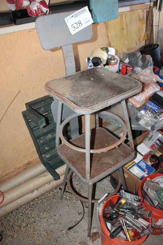 lot 528 image: Lot of (2) Metal Chairs