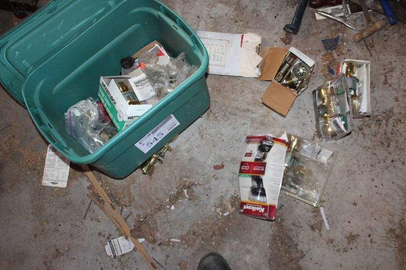 lot 545 image: Bin Lot of Door Lock Sets