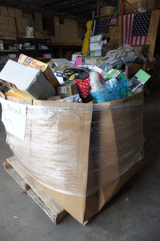 1 MASSIVE PALLET  LOT OF - MISC GOODS GENERAL MERCHANDISE  - ITEMS YOU GET EVERYTHING ON THE PALLET TONS OF MONEY TO BE MADE