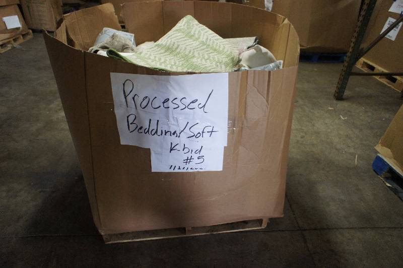 1 MASSIVE PALLET  LOT OF - CLOTHING - SOFT GOODS - BEDDING -  RELATED ITEMS  YOU GET EVERYTHING ON THE PALLET TONS OF MONEY TO BE MADE