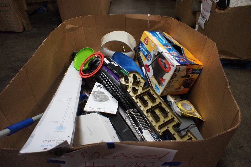 1 MASSIVE PALLET  LOT OF - MISC GOODS - GENERAL MERCHANDISE -  ITEMS - YOU GET EVERYTHING ON THE PALLET  TONS OF MONEY TO BE MADE