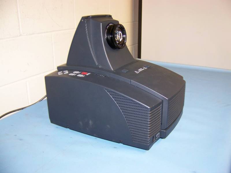 lot 42 image: CTX, EzPro 550, LCD Projector