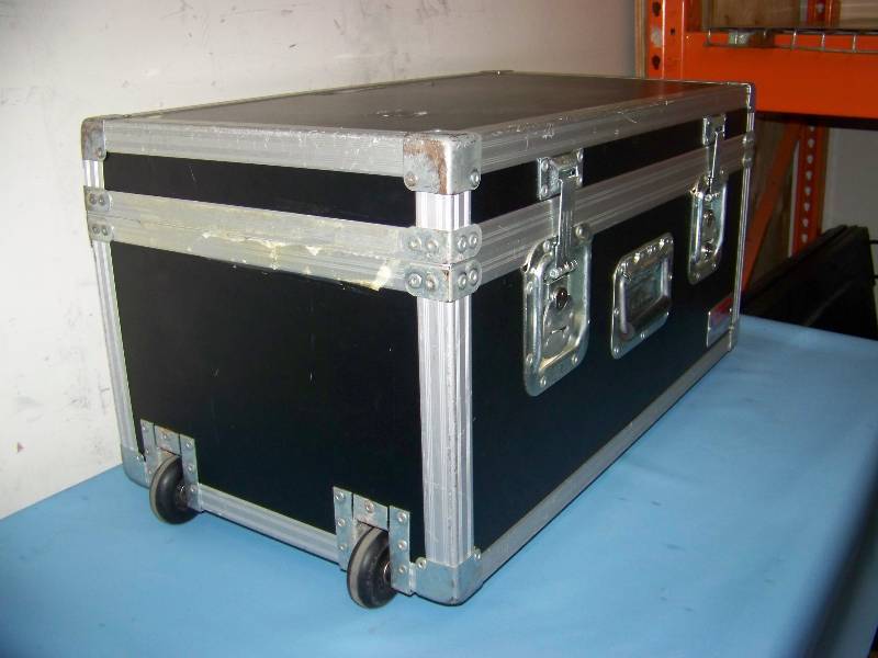 lot 51 image: Ameri-Flite by Americase, Hard Sided, Padded Inside, Heavy-Duty, Travel  Carrying Case with Telescoping Handle and Wheels