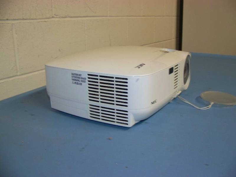 lot 33 image: NEC, VT580, LCD Projector