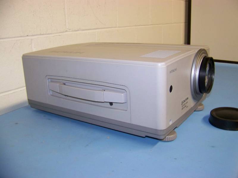 lot 43 image: Hitachi, CP-L500A, LCD Projector