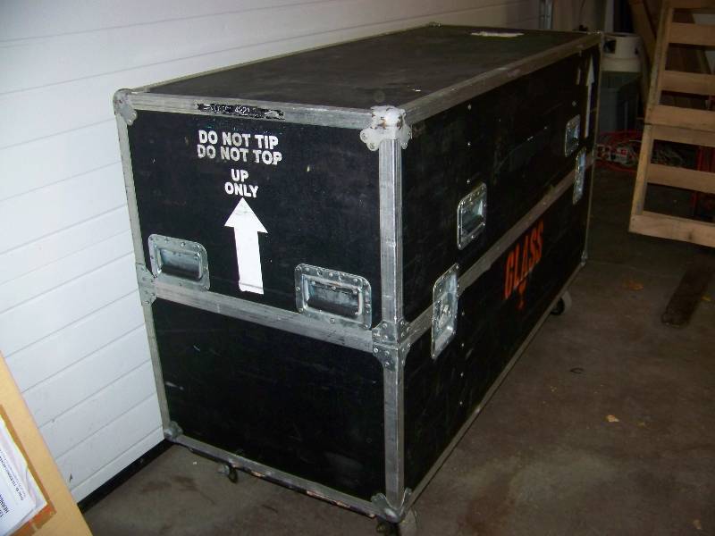 lot 54 image: LARGE, Hard Sided, Padded Inside, Shipping  Travel  Storage Case on Wheels