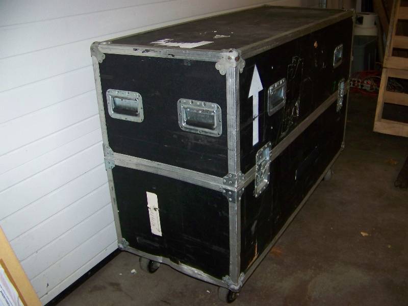 lot 55 image: LARGE, Hard Sided, Padded Inside, Shipping  Travel  Storage Case on Wheels