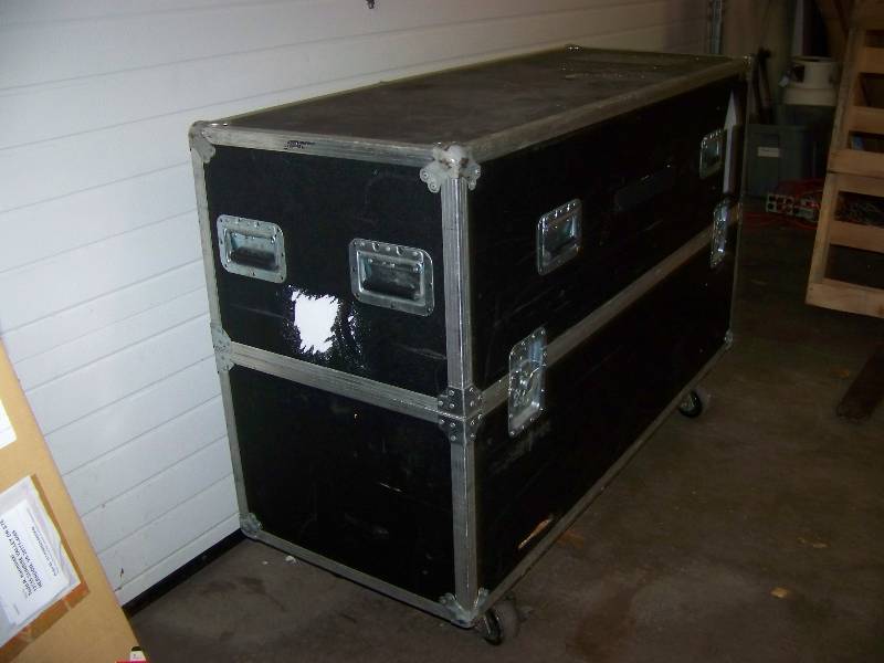 lot 56 image: LARGE, Hard Sided, Padded Inside, Shipping  Travel  Storage Case on Wheels