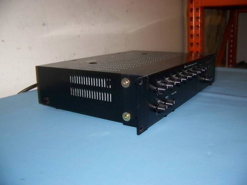 lot 75 image: TOA, 900 Series II, 8 Channel Mixer  Power Amplifier  Amp with (4) Rear Modules