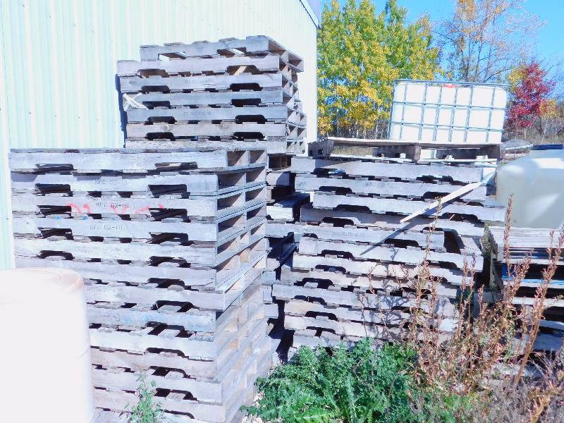 Lot of (20) Weathered Pallets