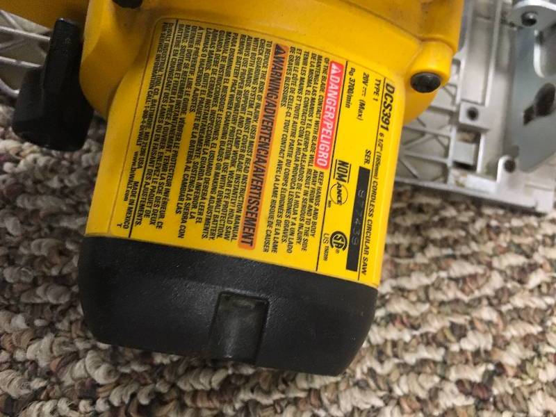 lot 31 image: DEWALT Factory 20V MAX 6-12 Cordless Circular Saw (Bare Tool) dewalt-dcs391br used good condition working
