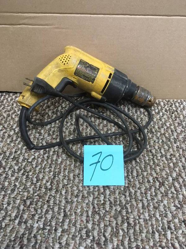 lot 70 image: DeWalt Hammerdrill, 0.5 DW511 used good working condition in box